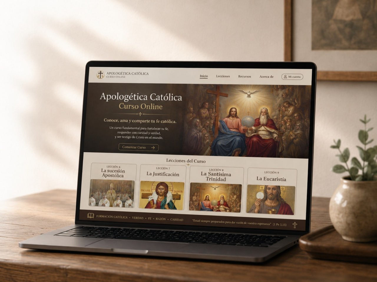 Curso online de apologética católica mostrado en un portátil